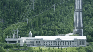 Read more about the article Hydro Energi Telemark på Rjukan installerer LED-ledelys